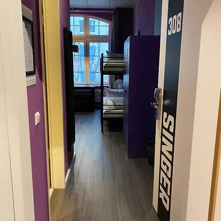 Singer109 Hostel, & Ostello