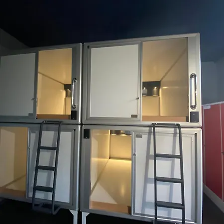 Singer109 Hostel, & * Berlín