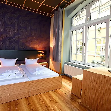 Singer109 Hostel, & Ostello