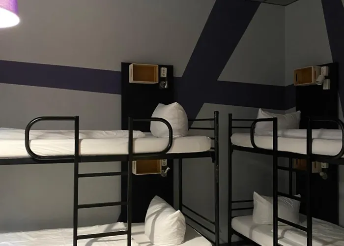 Singer109 Hostel, & Hostal Berlín