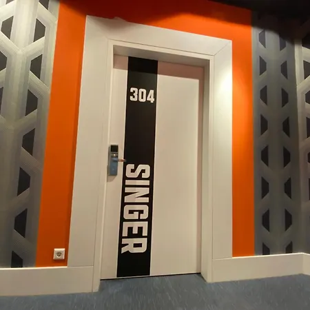 Singer109 Hostel, & بيت شباب برلين