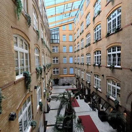 Singer109 Hostel, & 호스텔