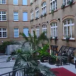 Hostel Singer109 Hostel, & *